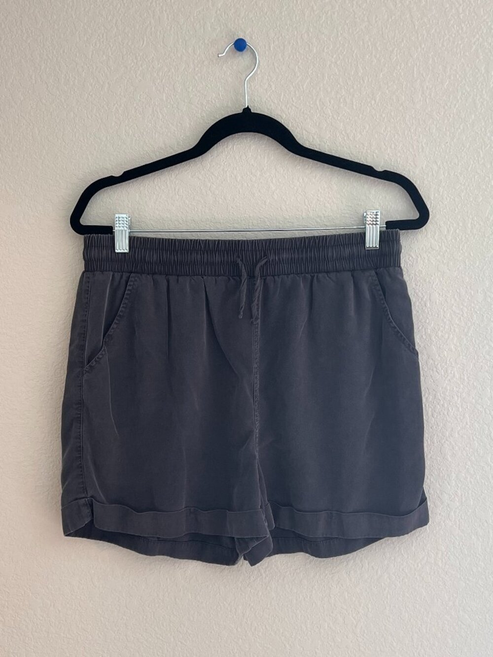 Universal Thread Women’s Gray Lyocell Pull-On Shorts Size Medium